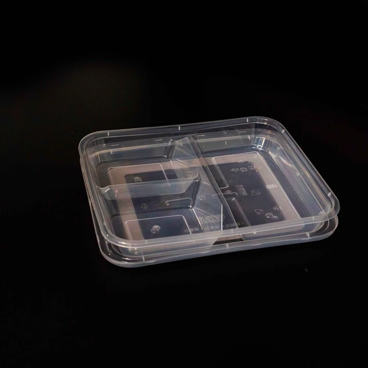 Mikrobølgesikre delte matbeholdere i plast - klar for oppvarming